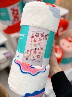 Pillowfort Patisserie Scatter Pet Shoppe Kids’ Throw Blanket Cream 60”L x 50” W